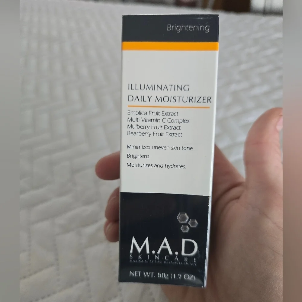 M.A.D. Skincare Illuminating Daily Moisturizer brightening - NEW